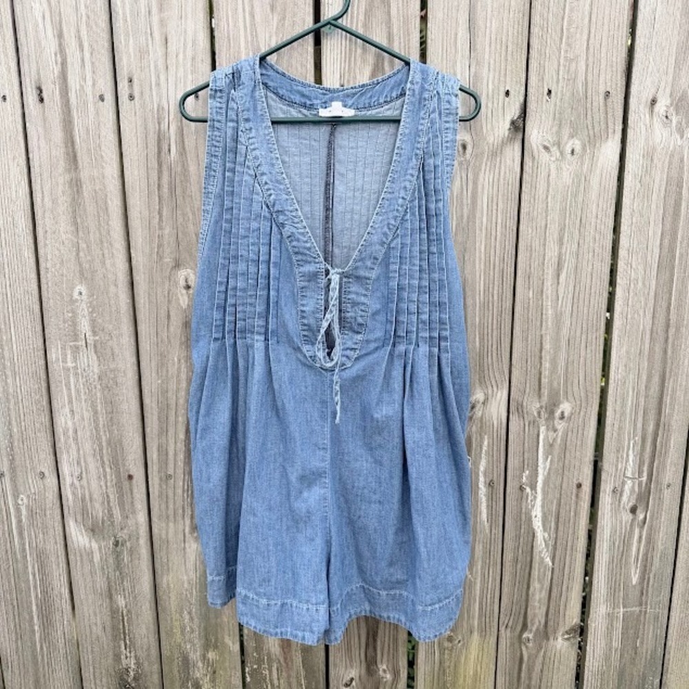 Boho Coastal ee:some Chambray Romper L Blue Pintuck Pleated V-Neck Sleeveless